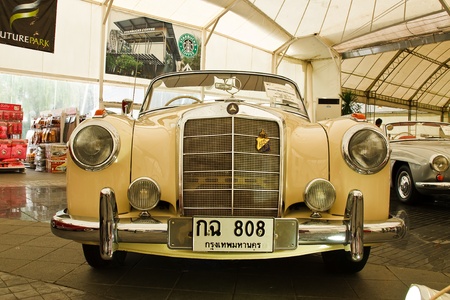Future Park Rangsit - June 23: Mercedes-benz 220S Cabriolet,1958 Year.Vintage Car Concours 2011 at Future Park Rangsit, June 23, 2011 in Bangkok, Thailand.のeditorial素材