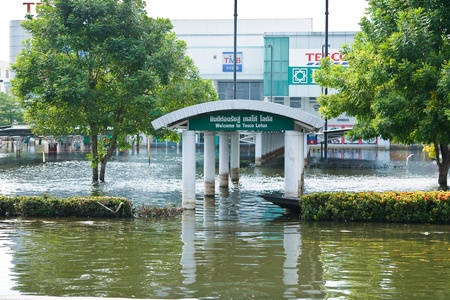 Bangkok, Thailand - November 14: Home shopping Lotus. Nava Nakorn Industrial Park is in high flood, November 14, 2011 at Nava Nakorn Industrial Park. Bangkok This is the worst flood in the history of Thailand.のeditorial素材