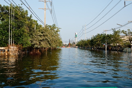 Bangkok, Thailand - November 25: The plant in Nava Nakorn Industrial area was flooded for 1 month - November 25, 2011 at Nava Nakorn Industrial area in Pathum Thani, Bangkok.のeditorial素材