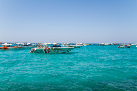 PATTAYA, THAILAND - December 31, 2014: tourist boat at Beach, in Ko Lan ( Larn Island ) on December 31, 2014 in Pattaya, Thailand.のeditorial素材