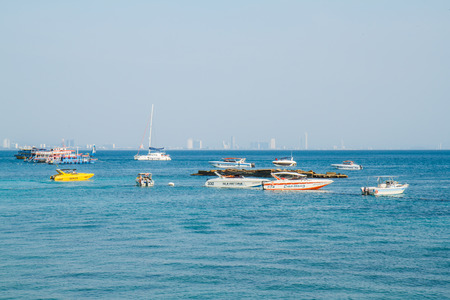 PATTAYA, THAILAND - January 1, 2015: tourist boat at Beach, in Ko Lan ( Larn Island ) on January 1, 2015 in Pattaya, Thailand.のeditorial素材