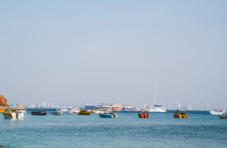 PATTAYA, THAILAND - January 1, 2015: tourist boat at Beach, in Ko Lan ( Larn Island ) on January 1, 2015 in Pattaya, Thailand.のeditorial素材