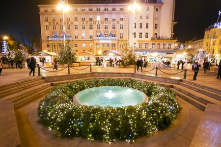 ZAGREB, CROATIA - DECEMBER 1th, 2016: Advent time in city center of Zagreb, Croatia. Advent wreath around the water fountain Mandusevac on central Jelacic Square.のeditorial素材