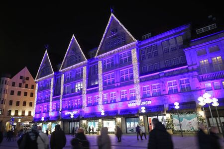 MUNICH, GERMANY - DECEMBER 11, 2017 : People walking in front of the decorated illuminated Oberpollinger department store at night in Munich, Germany.のeditorial素材