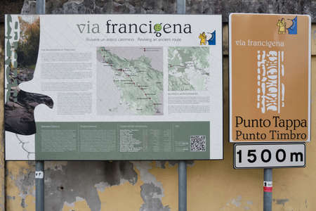 Signs .Solo Backpacker Trekking on the Via Francigena from Lucca to Siena. Walking between nature, history, churches, 
ancient villages.のeditorial素材
