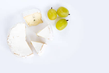 Fresh sliced ââwhole grains bread on a black background. Slices of sliced ââbread. View from above.の写真素材