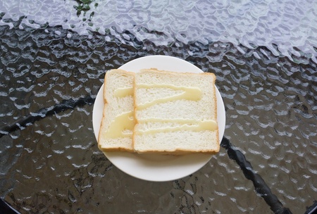 Pour sweetened condensed milk put sheet breadの写真素材
