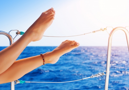 Closeup on beautiful sexy women's feet on the yacht, carefree vacation, journey on sailboat, happy and healthy lifestyle, pleasure conceptの写真素材