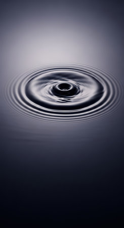 Calm water ripple creating concentric circles in still pondの素材