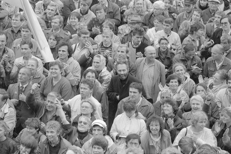 Moscow, USSR - August 22, 1991: People at rally expressing positive feelings in support of events standing on the square near White Houseのeditorial素材