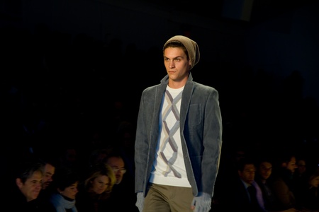 NEW YORK, NY - FEBRUARY 11: Models walk the runway at the Perry Ellis Fall 2011 fashion show during Mercedes-Benz Fashion Week at The Stage at Lincoln Center on February 11, 2011 in New York City.のeditorial素材