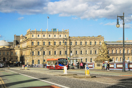 EDINBURGH, SCOTLAND - OCTOBER 01, 2014: street view of Edinburgh, Scotland, UK. Captured during autumnのeditorial素材