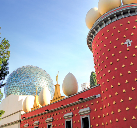 Figueras, Girona, Spain - January 02, 2015: Sculpture in differents poses  on the Roof next to entrance to the Salvador Dali  Theatre and Museum in his home town of Figueres, in Catalonia, Spain.のeditorial素材