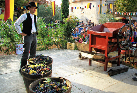 CHUSCLAN, FRANCE - October13, 2013: Traditional Wine Pressing using a manual grape crushing machine during the 15th festival \\\\\\\"grape harvest of the history\\\\\\\" October 12 and October 13, 2013, in Chusclan, France.のeditorial素材