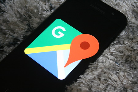 Rzeszow, Poland - 25/10/2018 -  Google Maps logo app on  Samsung phone screenのeditorial素材