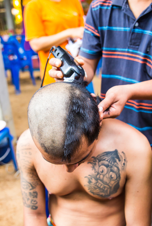 Buddhist monks shave their hair to be ordained a priest.のeditorial素材