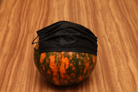 pumpkin in a medical mask, Halloween and virus, holidays during the pandemicの写真素材