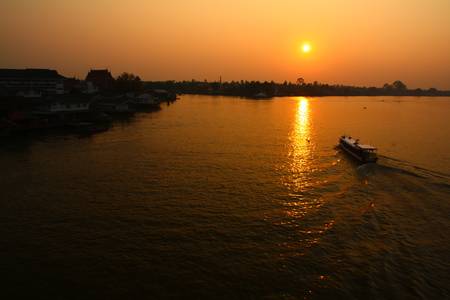 Sun water boat  ni bangkok thailandの写真素材