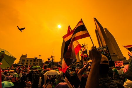 BANGKOK, THAILAND-DECEMBER 9   The big group of protestors to at Democracy monument on Ratchadumnoen road in Bangkok on December 9, 2013 in Bangkok, Thailandのeditorial素材