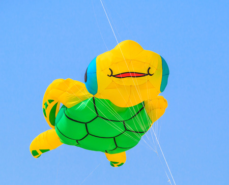CHA AM BEACH - MARCH 9: 15th Thailand International Kite Festival on March 9th, 2014, Cha Am beach, Phetchaburi province of Thailand.のeditorial素材