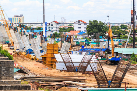 NONTHABURI -THAILAND - SEPTEMBER 4 : Concrete bridge across Chao phraya river under-construction of its deep long pile foundation on September 4, 2014 in Nonthaburi, Thailandのeditorial素材