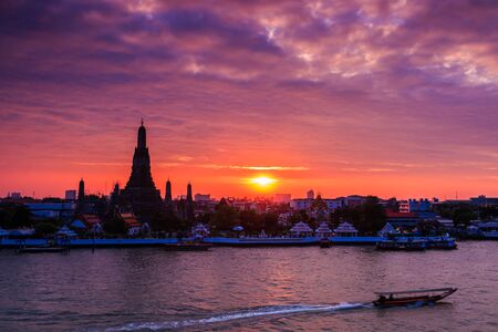 popular wat arun temple old in bangkok Thailandの写真素材