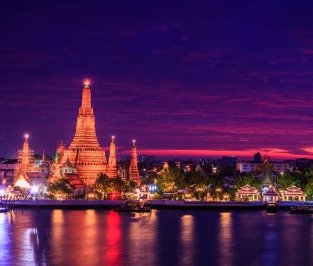 popular wat arun temple old in bangkok Thailandの写真素材