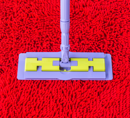 Vacuum cleaner for cleaning on red carpet