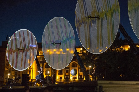 BUCHAREST, ROMANIA - JUNE 1: Cie Off company perform their show Paraboles during the Fifth B-FIT International Street Theater Festival on June 1, 2013 in George Enescu Square, Bucharest, Romania.のeditorial素材