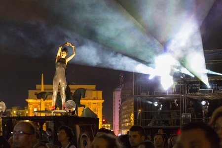 BUCHAREST, ROMANIA - JUNE 1: Cie Off company woman artist performs her Paraboles show act during the Fifth B-FIT International Street Theater Festival on June 1, 2013 in Bucharest, Romania.のeditorial素材