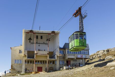 BUCEGI, ROMANIA - OCTOBER 10, 2015: Green cable car arrives at Babele station, transporting tourists from Busteni resort across Bucegi Mountains plateau, Southern Carpathians, Romania.のeditorial素材