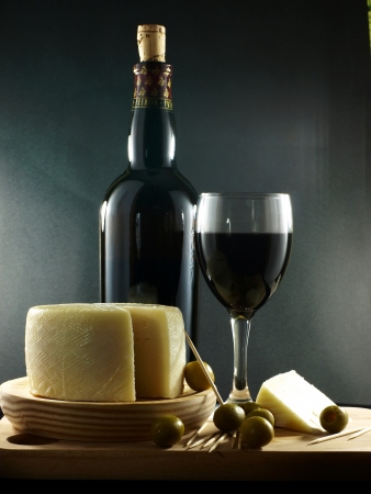 Wine, Cheese and Olivesの写真素材