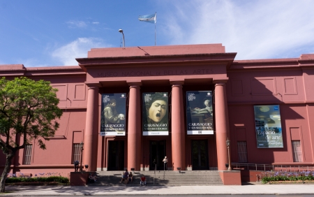 Buenos Aires, December 18, 2012  Visitors at the entrance of the National Museum of Fine Arts  MNBA  in Buenos Aires のeditorial素材