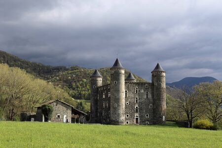 France, spring landscape: the ruins of a medieval castle. Chateau de Bon Reposのeditorial素材