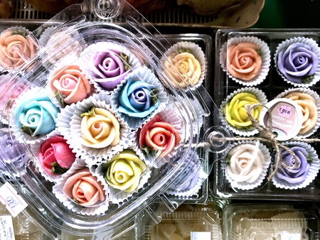 Roses in a beautiful boxの素材