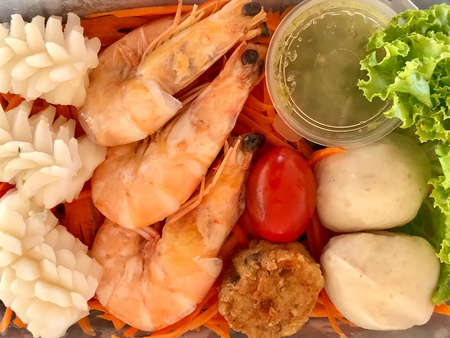 The food box for travel consists of shrimp fried chickenの素材