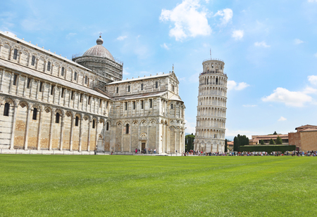 the leaning tower of Pisa Italy - famous italian landmarksのeditorial素材