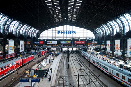 HAMBURG, GERMANY - JUNE 12, 2015: German regional express " RE " train from Deutsche Bahn, arrives at hamburg train station in june 2015のeditorial素材