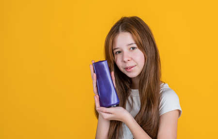 teen girl wash hair with shampoo and condirioner, cosmeticsの写真素材