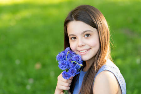 face of happy teenager girl. teen girl outdoor. pretty girl in summertimeの写真素材