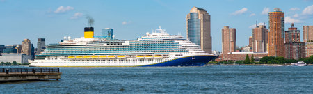 Cruise ship York. Skyline of New York Manhattan cruising on the Hudson River cruise liner. New york cruise lines ships vacationのeditorial素材