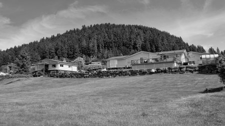 house in mountain valley. house in mountain valley landscape. house in mountain valley outdoor. photo of house in mountain valley.の写真素材
