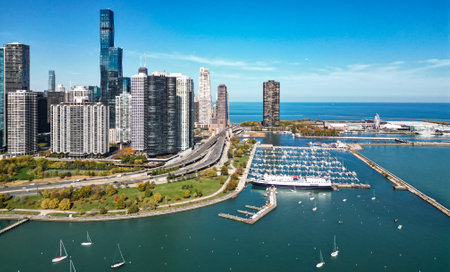 Skyscraper landscape. Chicago cityscape marina. Chicago downtown city and marina skyline. Autumn city landscape. Cityscape with fall city park. Chicago cityscape skyline architecture. Marina cityの写真素材