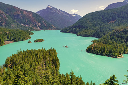 Landscape of mountain peak and lake. Nature landscape. Lake in North Cascades. Scenic nature view at lake. Lake with mountain landscape. Emerald waterの写真素材