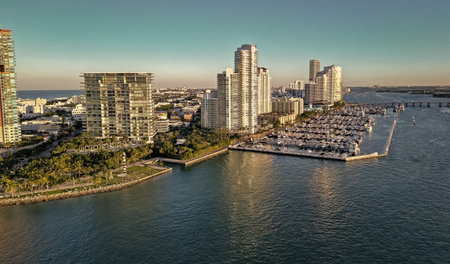 Biscayne bay. Downtown Miami marina with luxury yacht. Summer vacation. Luxury South beach marina. Luxury yacht. Miami south beach view. Yacht club. Marina in Miami, Florida. Luxury yachtsの写真素材