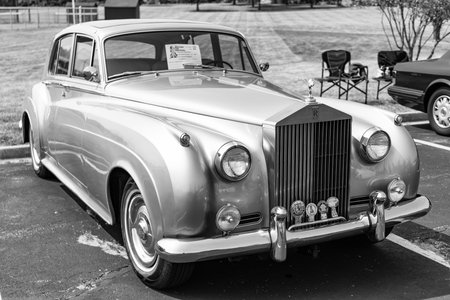 Chicago, Illinois, USA - September 08, 2024: Rolls Royce Silver Cloud III 1963 vehicle, corner view. Retro vintage car. Rolls Royce Silver Cloud car. Rolls Royce Silver Cloud at Chicagoのeditorial素材