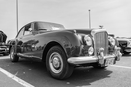 Chicago, Illinois, USA - September 08, 2024: Bentley S2 Continental retro vehicle, front view. Retro car. Classic Bentley S2 Continental car. Bentley S2 Continental at Chicagoのeditorial素材