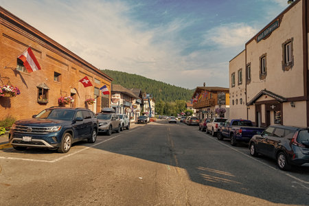 Leavenworth, Washington, USA - July 22, 2024: Touristic town destination. Bavarian village of Leavenworth, Washington with road and parked cars on street. Road in old town. Bavarian village road wayのeditorial素材