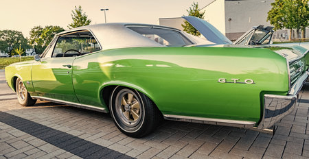 Park Ridge, Illinois, USA - August 22, 2024: Green color car parked at auto show, corner view. Pontiac GTO car. Green car of Pontiac Solstice. Pontiac Solstice outdoorのeditorial素材