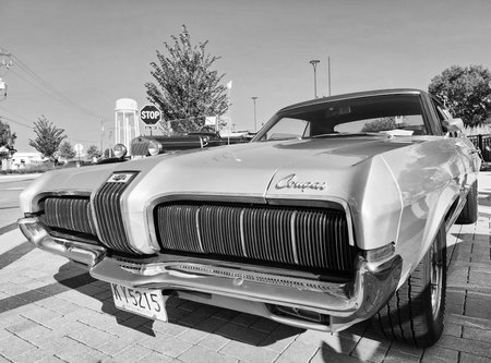 Park Ridge, Illinois, USA - August 21, 2024: Classic car of Mercury Cougar. Mercury Cougar Eliminator outdoor. Retro car parked at auto show, front view. 1970 Mercury Cougar Eliminator retro carのeditorial素材